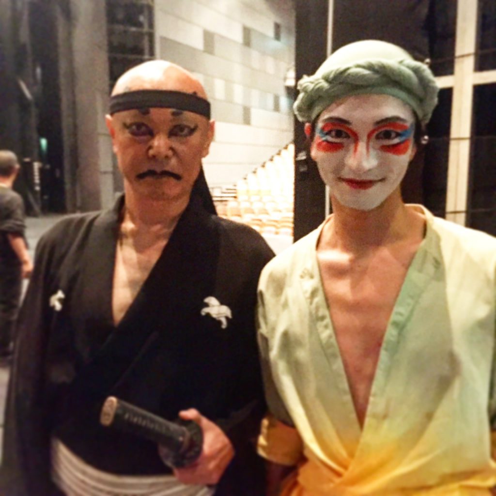 写真岡崎さんより提供） 故飯田宗孝元東京バレエ団団長との「ザ・カブキ」での共演時